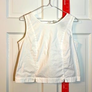 Sleeveless White Top, Zipper in back. Notch detailing!